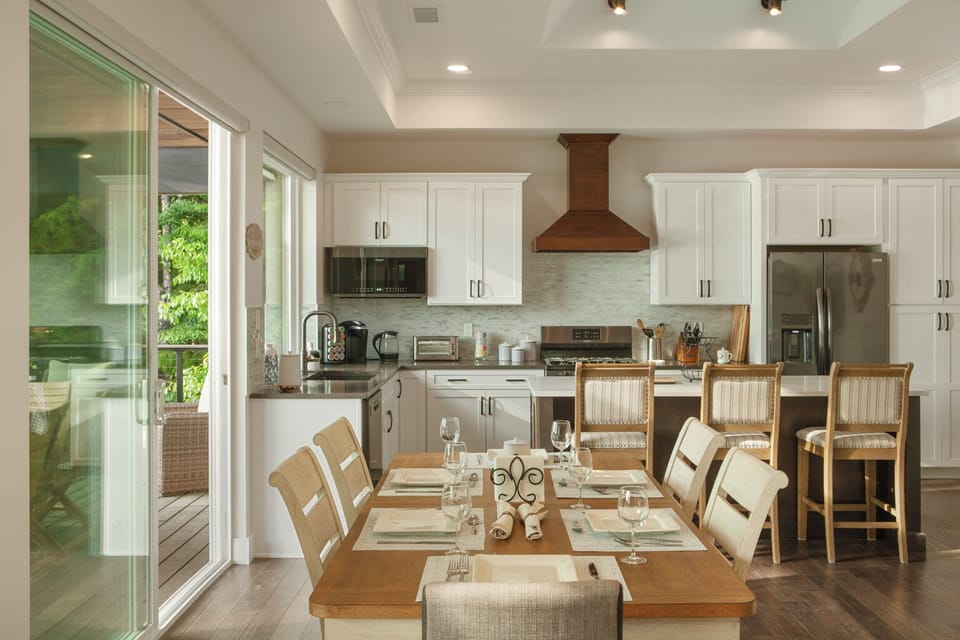 The open concept keeps your group connected.