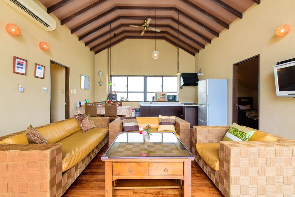 Deluxe Suite, 3 Bedrooms, Non Smoking (3rd Floor, For 1 - 6 People) | Living room | Flat-screen TV