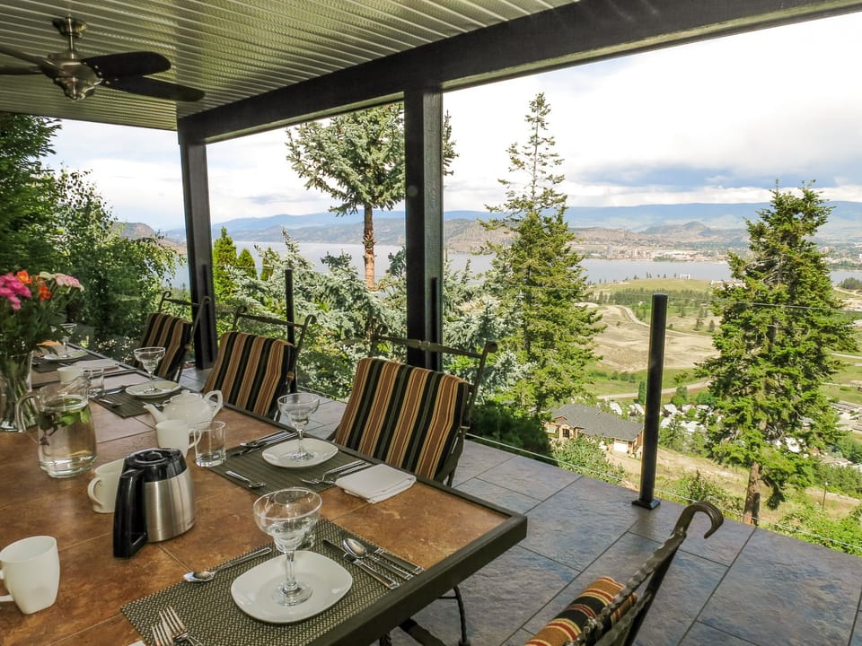 A View of the Lake Bed & Breakfast Bed and Breakfast in West Kelowna