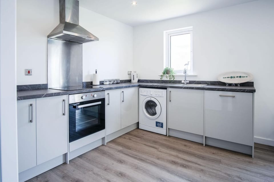 Beach View - 2 Bedroom Apartment - Llanelli (4991)
