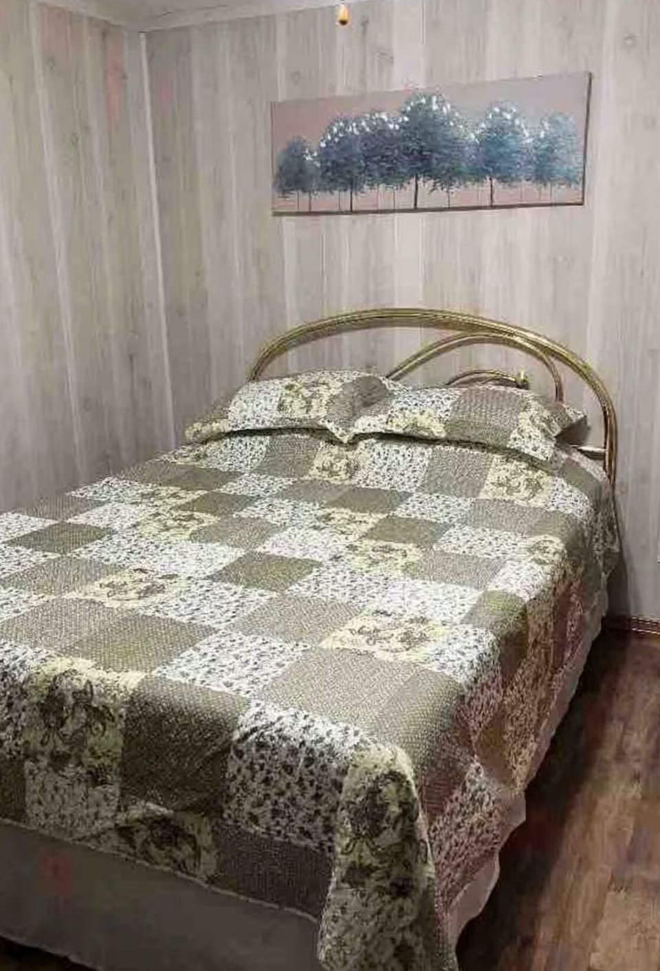 2nd bedroom with queen bed!