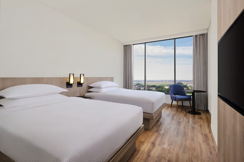 Deluxe Room, 2 Twin Beds, Smoking, City View | Premium bedding, in-room safe, desk, laptop workspace