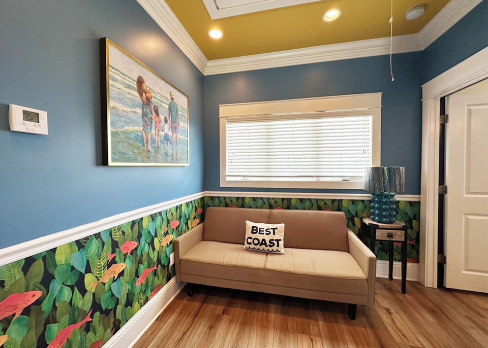 2nd floor landing. Futon Bed. The Beach Club, Cottage 30
3 Bedroom 3.5 Bathroom.
​​​​​​​Sleeps 12