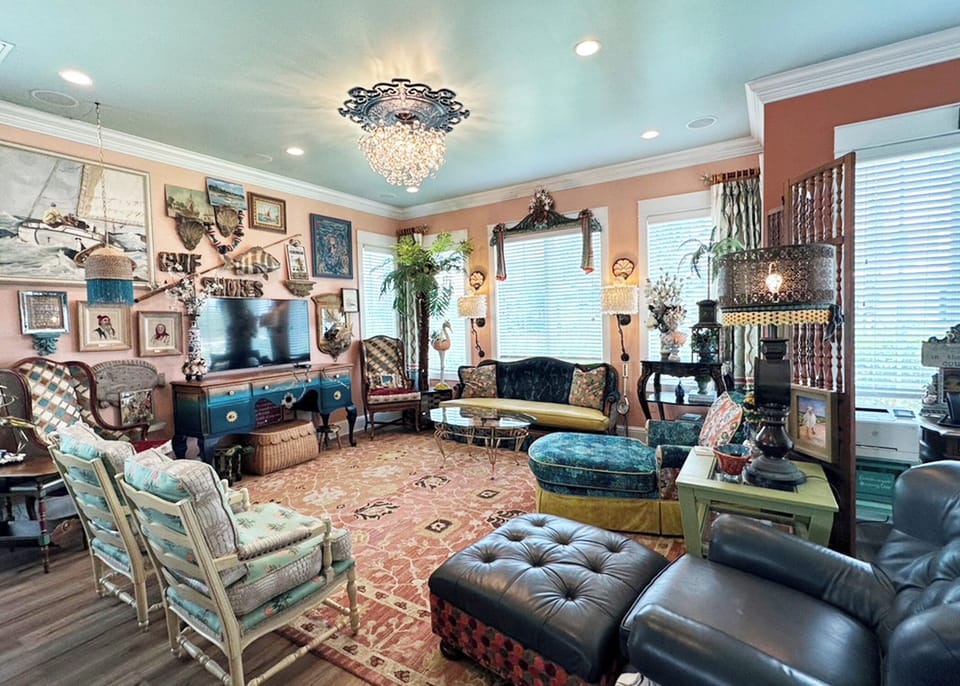 Living room. The Beach Club, Cottage 30
3 Bedroom 3.5 Bathroom.
​​​​​​​Sleeps 12