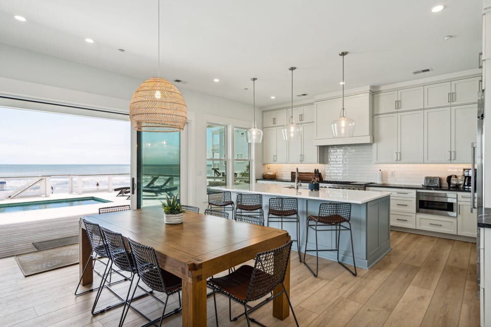 Open Floor Plan - Kitchen & Dining Area