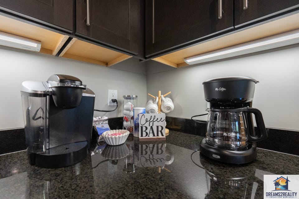 Both Traditional Drip and Keurig Single Serve Coffee Maker