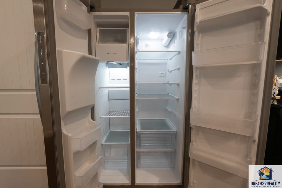 Full Size Side by Side Refrigerator/ Freezer
