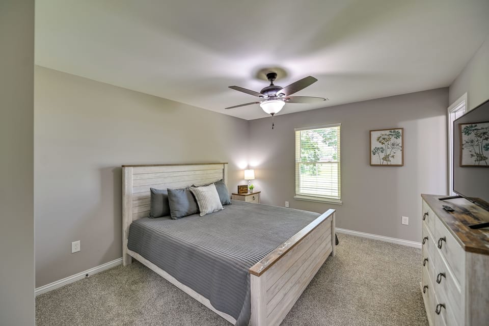 Bedroom 1 | King Bed | Smart TV