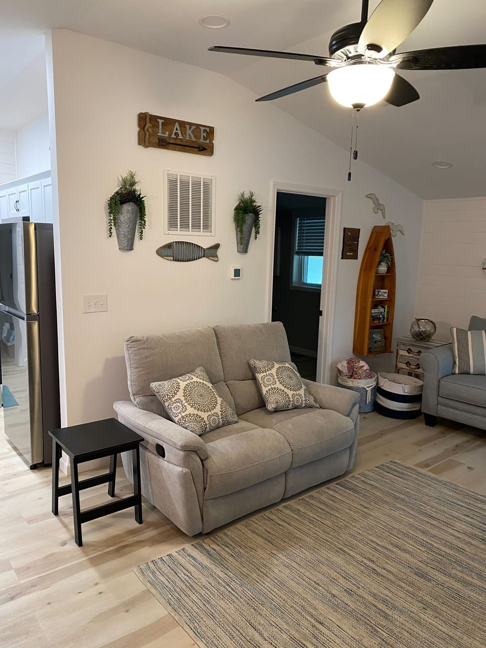 Reclining loveseat 