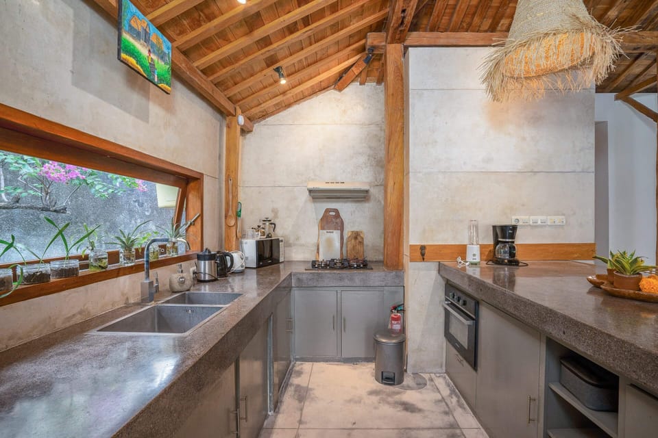 Basic Villa, Multiple Beds | Private kitchen | Fridge, microwave, oven, stovetop