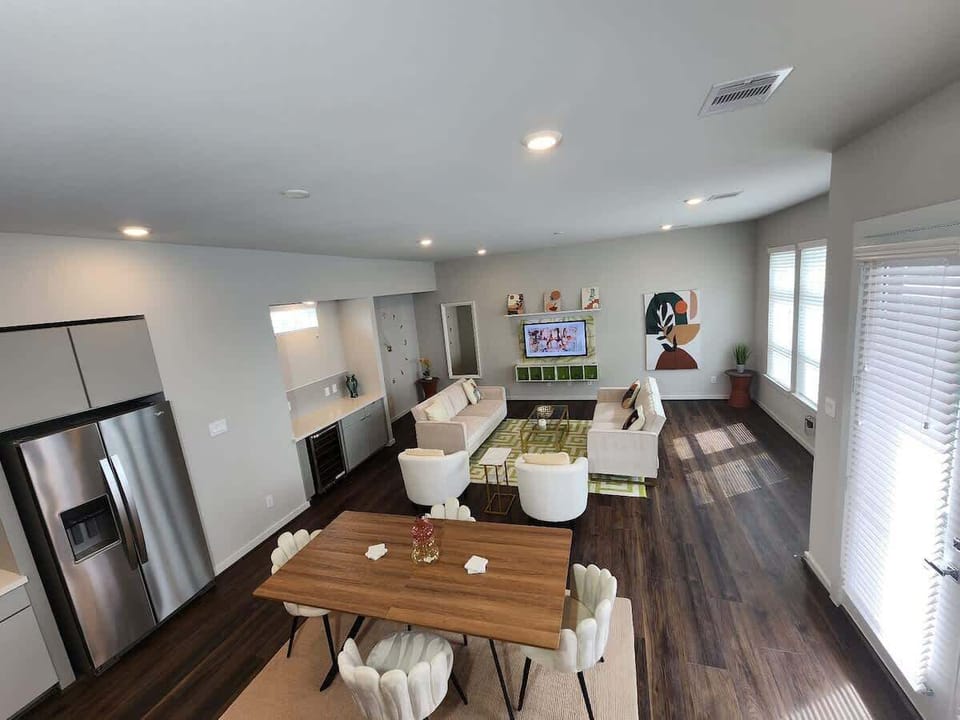 This space effortlessly combines the simplicity and balance of Zen philosophy with the iconic aesthetics of mid-century modern style. A statement rug anchors the living room, adding warmth and visual interest to the space. 