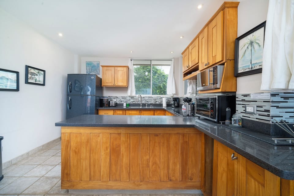 Full kitchen