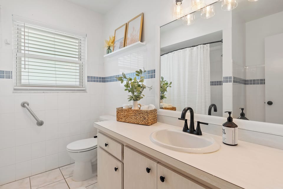 Bathroom 2 - Located in the hallway