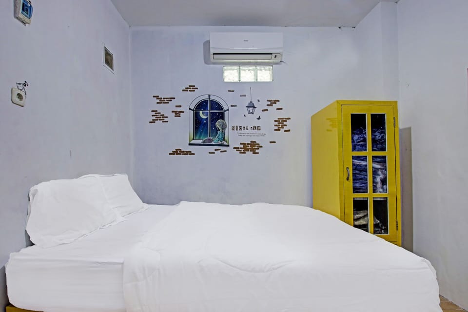 Double Room | Laptop workspace, WiFi (free), bed sheets