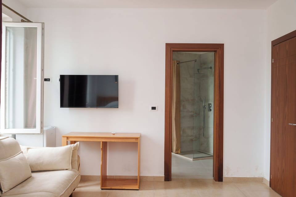 Standard Twin Room | Desk, laptop workspace, blackout drapes, cribs (free)