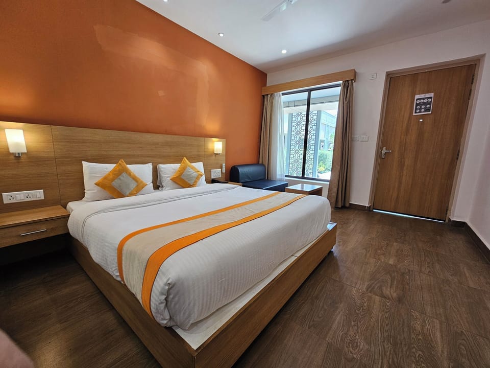 Deluxe Double Room | Desk, free WiFi, bed sheets