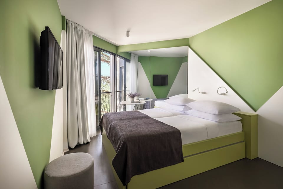 Comfort Double Room | Desk, laptop workspace, soundproofing, WiFi (free)