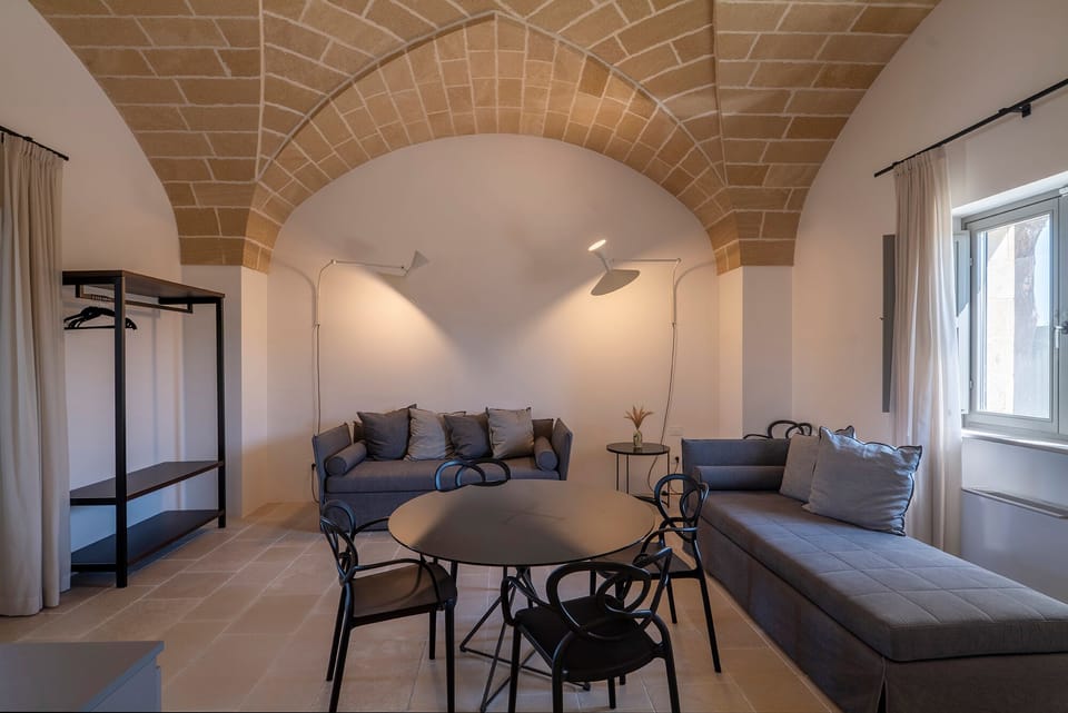 Superior Suite, Jetted Tub, Garden View | Living area | Flat-screen TV