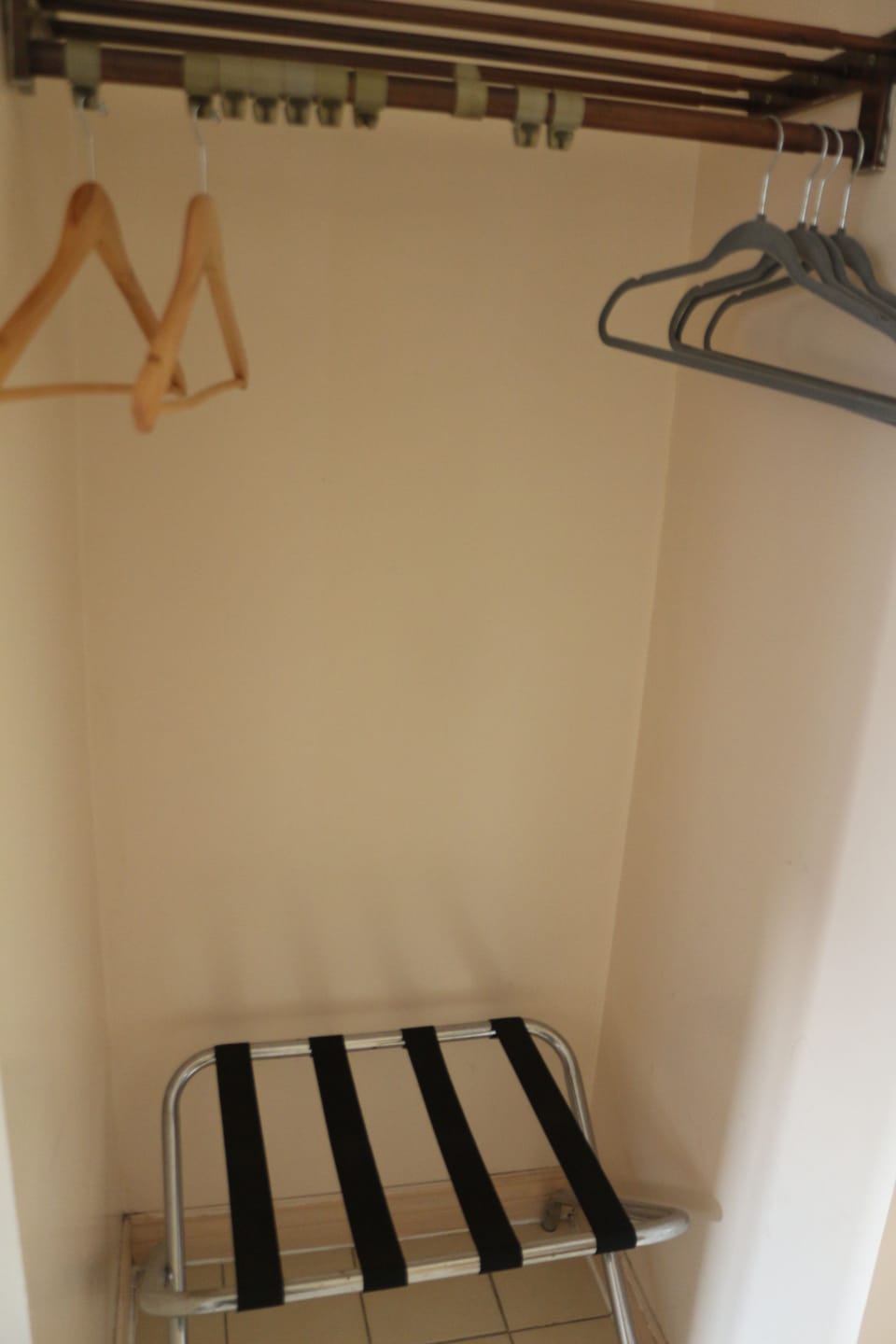 Room, 2 Queen Beds | Room amenity