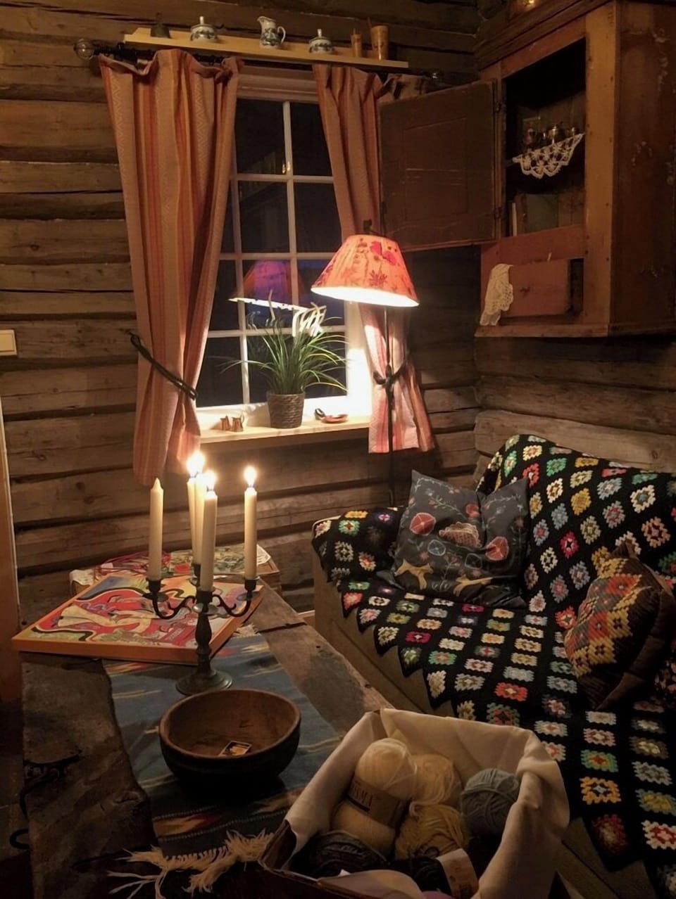 Basic Cabin | Private kitchen | Highchair