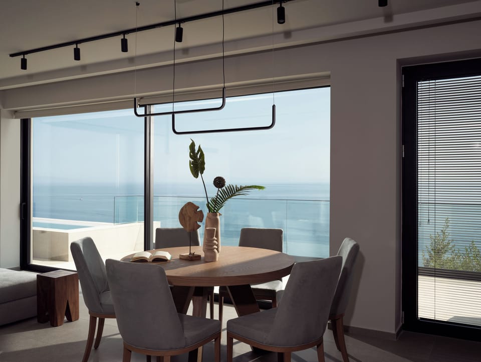 Enjoy sea view breakfasts and candlelit dinners.