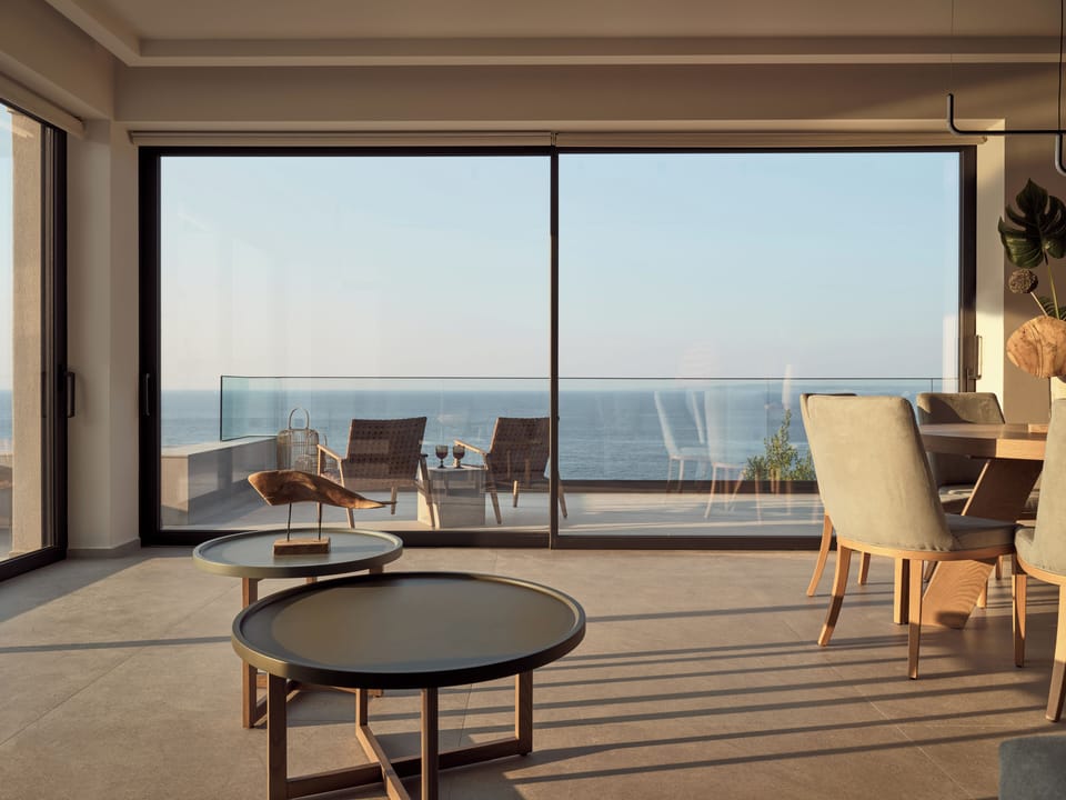 Enjoy the Sea Breeze from the pool.
