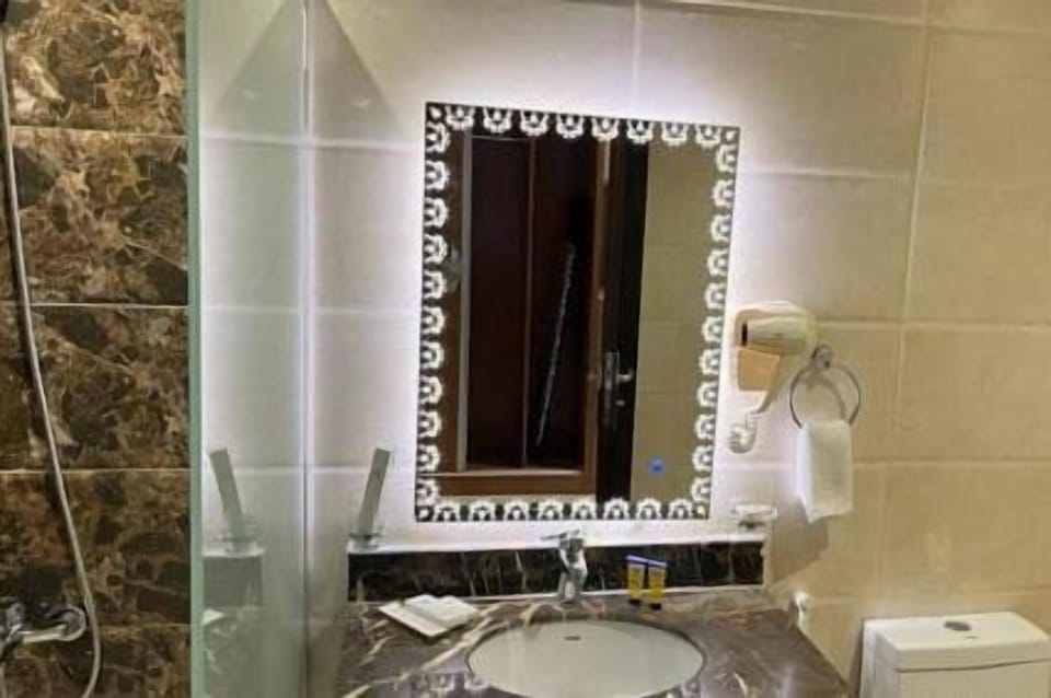 Free toiletries, bidet