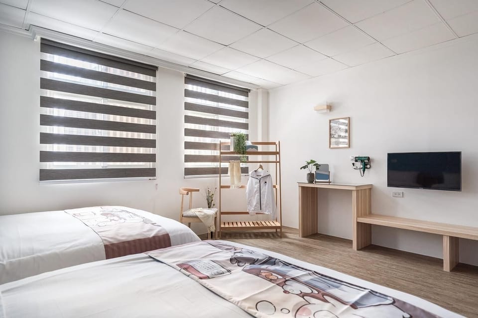 Classic Studio Suite | Down comforters, free minibar, individually decorated, desk