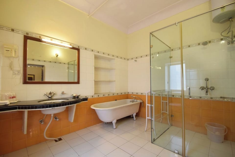 Shower, towels