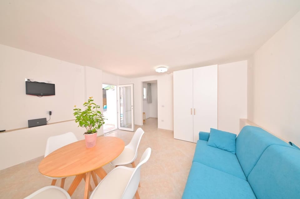 Deluxe Apartment | Living area