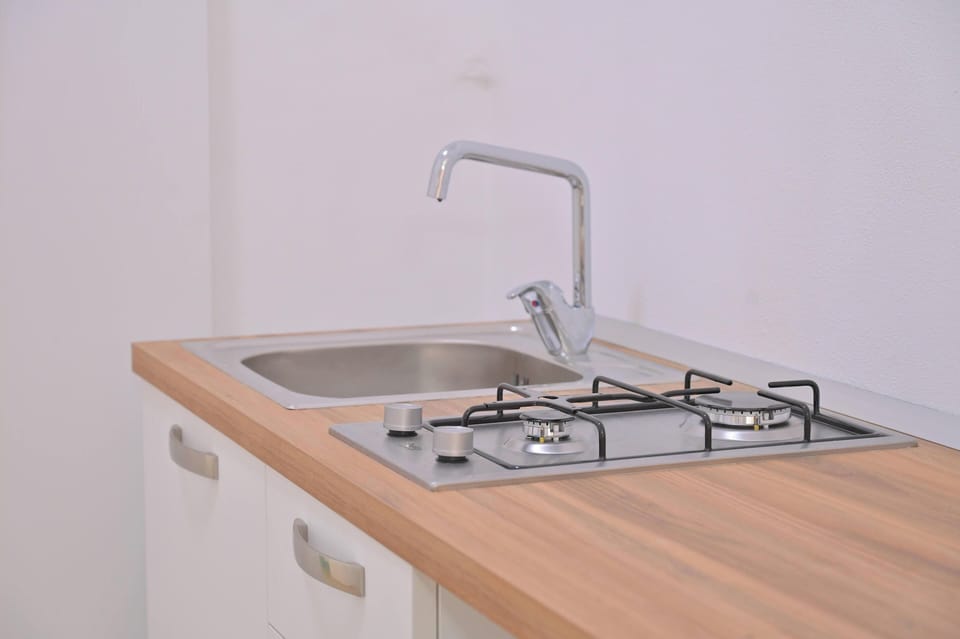 Classic Apartment | Private kitchen | Cookware/dishes/utensils, dining table