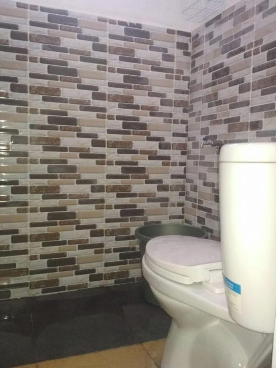 Deluxe Double Room | Bathroom | Shower, rainfall showerhead, soap