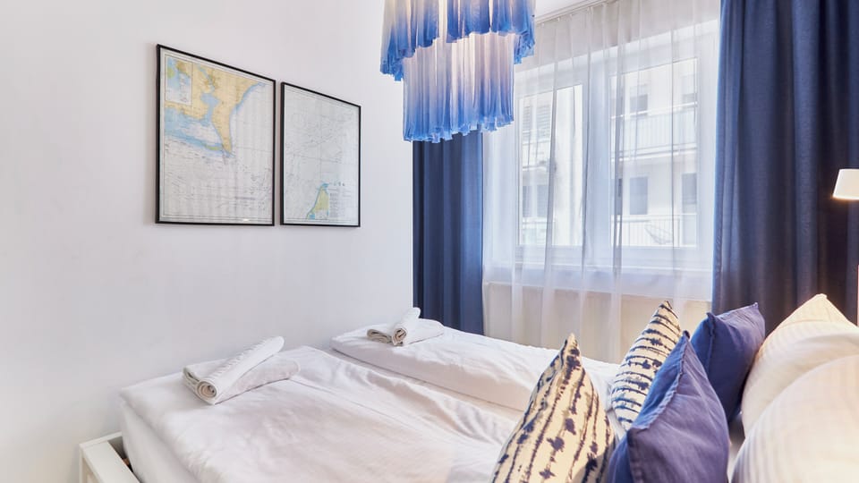 Studio Suite (38) | Laptop workspace, iron/ironing board, free WiFi, bed sheets