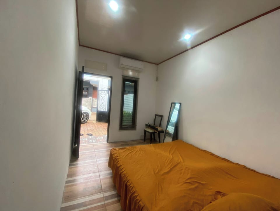 Deluxe Double Room | Desk, free WiFi, bed sheets