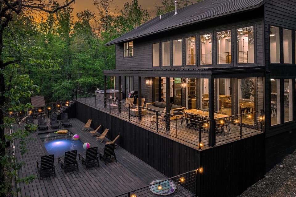 Outdoor Oasis: Dive into relaxation by the pool and enjoy stunning forest views at sunset!