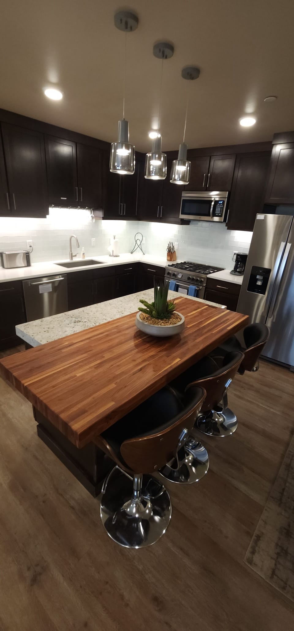 Fully stocked kitchen, counter seating along with dining table.