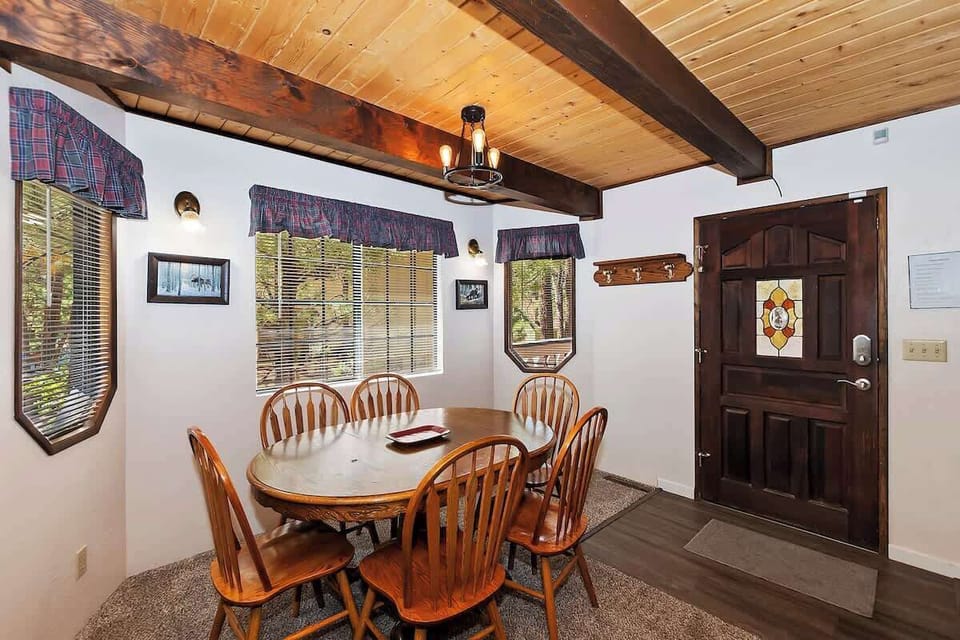 Dining area, front entryway 