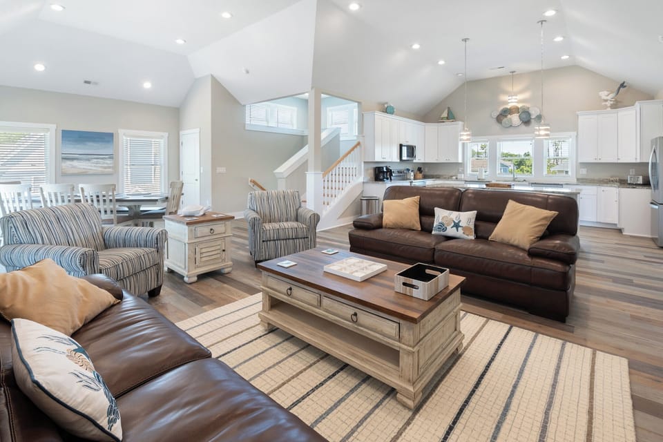 CL592: Three Stooges | Top Level Living Area