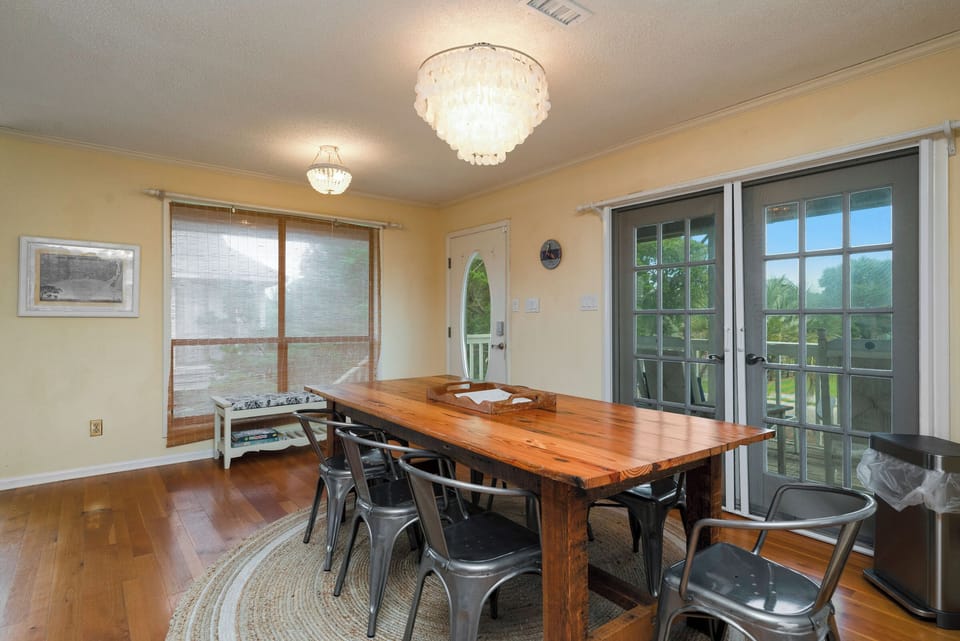 Dining Area - Southeast