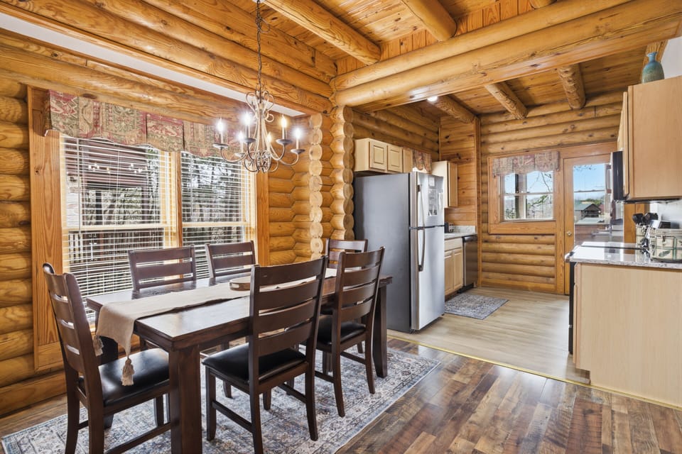 Cabin, 2 Bedrooms | Dining