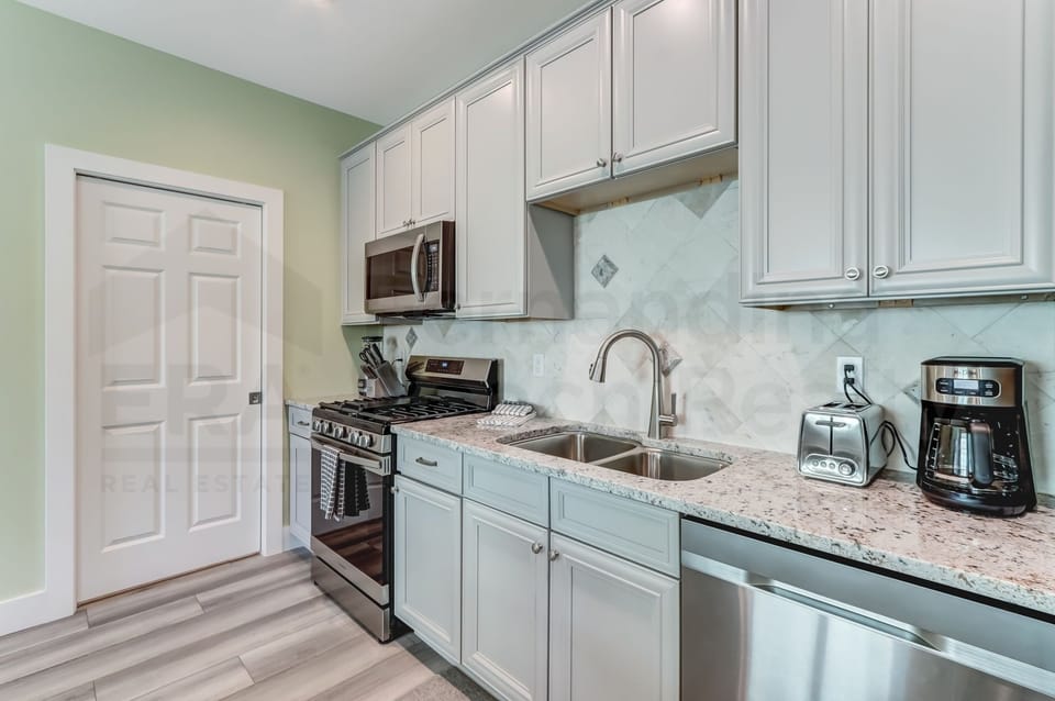 Condo, 1 Bedroom | Private kitchen | Coffee/tea maker, fridge, oven, toaster