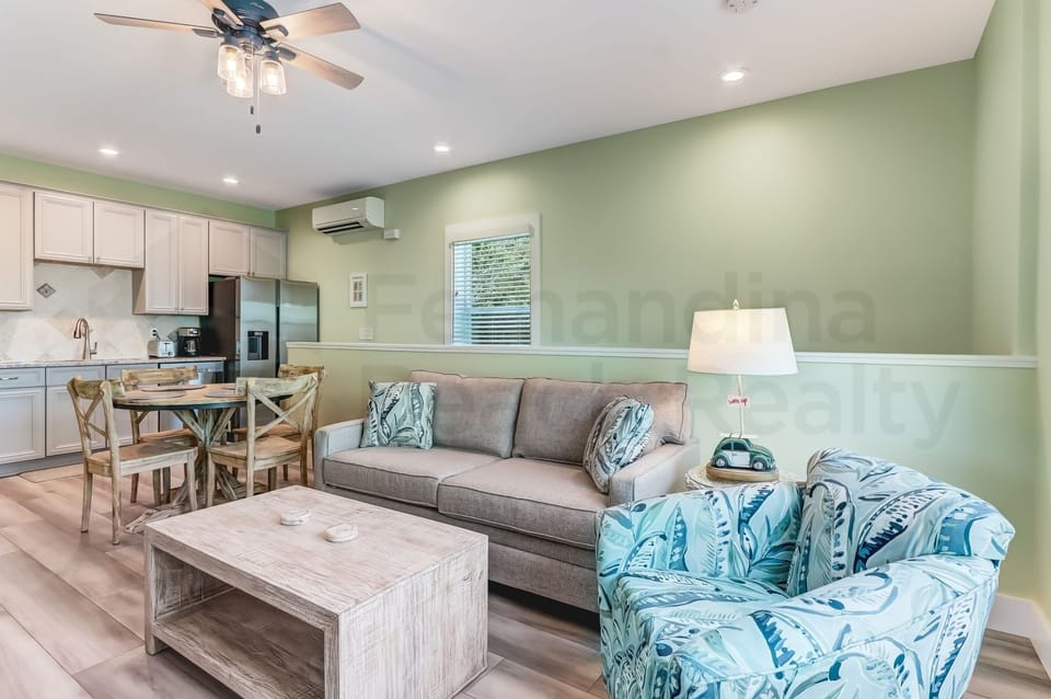 Condo, 1 Bedroom | Living area