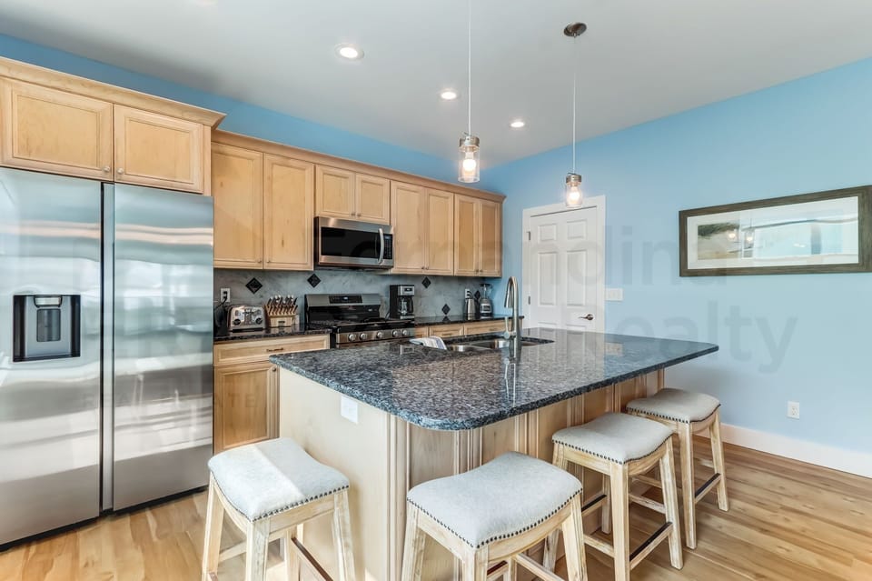 Townhome, 3 Bedrooms | Private kitchen | Fridge, oven, coffee/tea maker, toaster