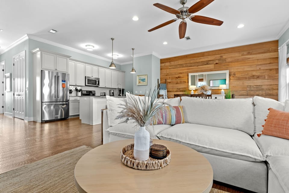 House, 4 Bedrooms | Living area | Smart TV