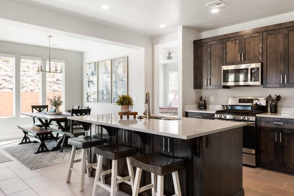 House, 5 Bedrooms | Private kitchen | Fridge, oven, coffee/tea maker, toaster