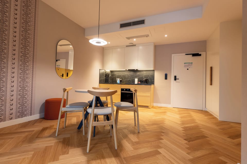 Superior Apartment | Private kitchen | Mini-fridge, oven, stovetop, dishwasher