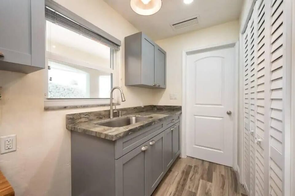 Wet bar