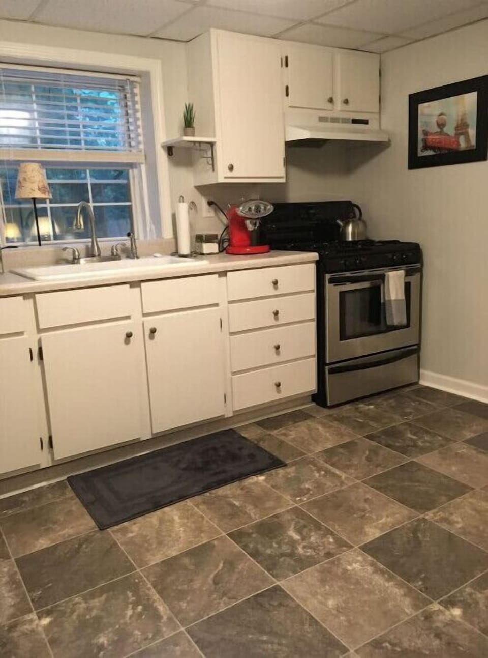 Full kitchen