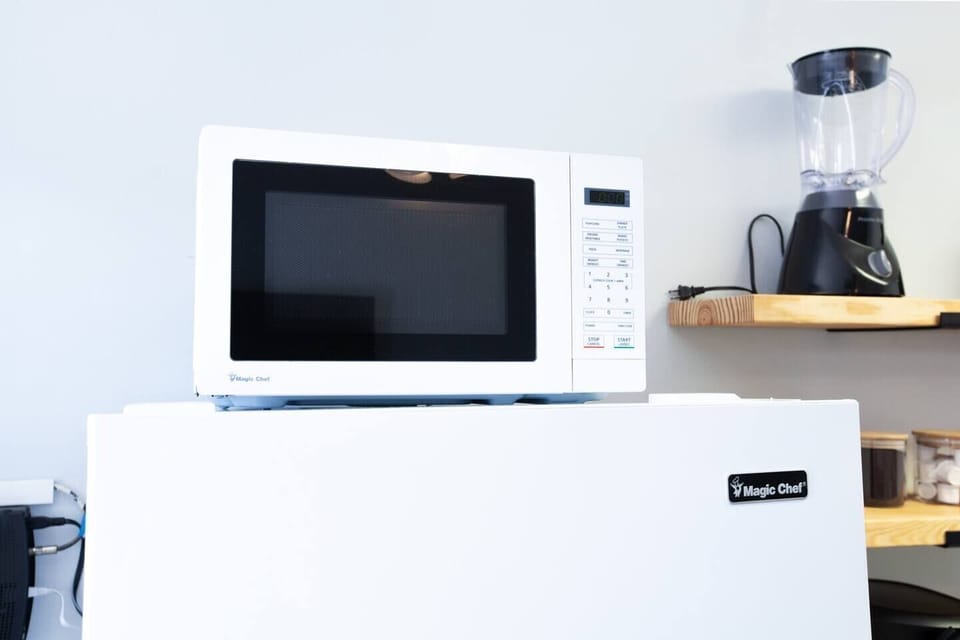 Magic Chef fridge/freezer and microwave oven