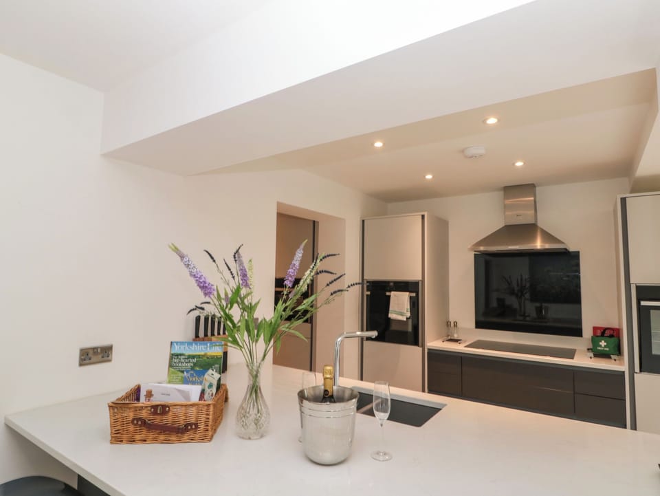 Fridge, dishwasher, electric kettle, toaster